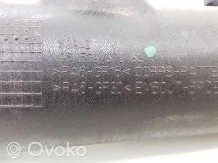 Citroen C6 Część rury dolotu powietrza 9651937080