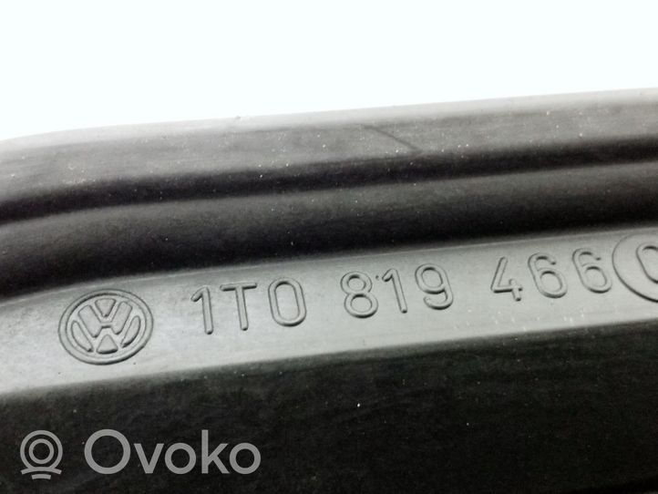 Volkswagen Touran I Kratka wentylacyjna pod zderzakiem tylnym 1T0819466