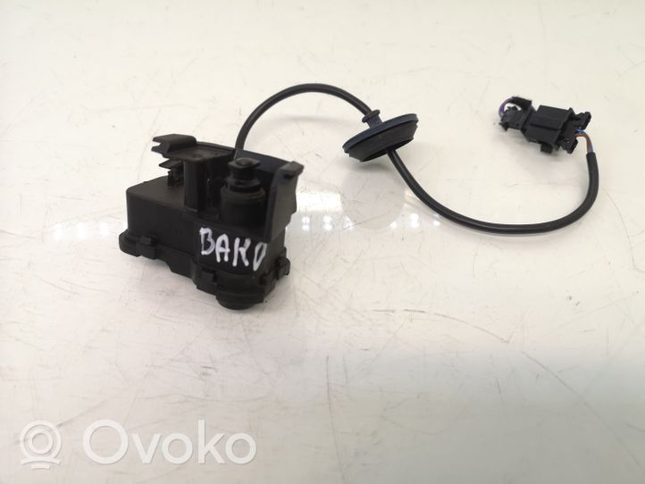 Volkswagen Jetta VI Serratura del tappo del serbatoio del carburante 5C6810773H