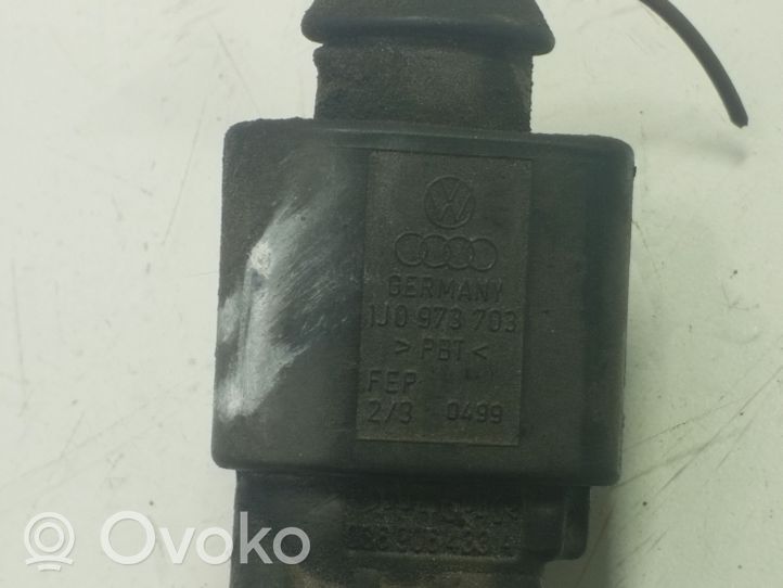 Volkswagen Touran I Crankshaft speed sensor 038906433A