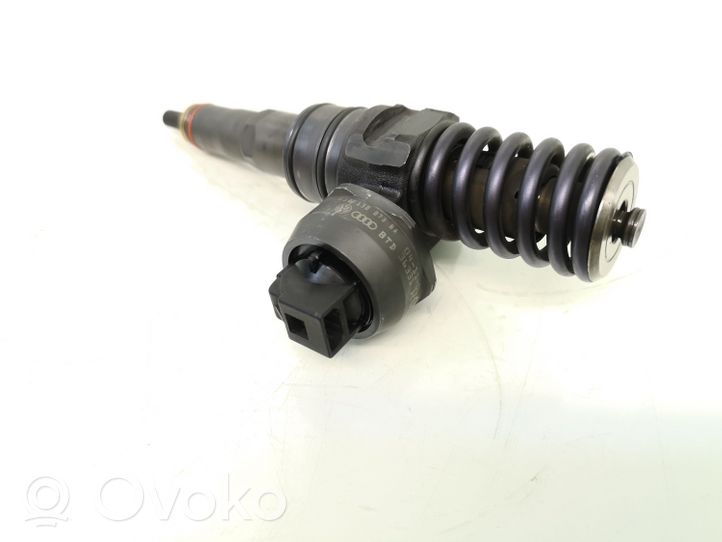 Volkswagen Golf I Injecteur de carburant 038130073BA