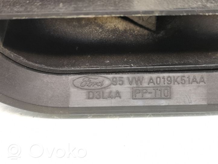 Ford Galaxy Kratka wentylacyjna pod zderzakiem tylnym 95VWA019K51AA