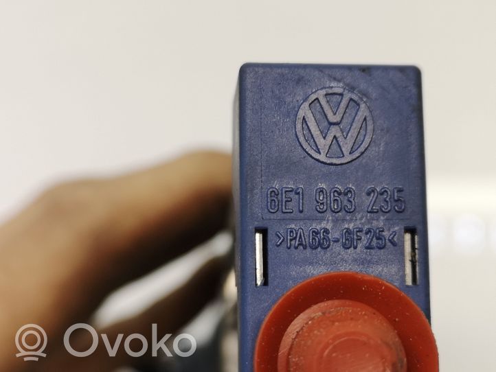 Volkswagen PASSAT B5.5 Radiateur électrique de chauffage auxiliaire 6E1963235
