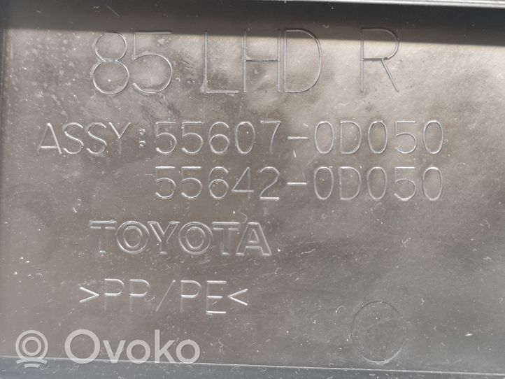 Toyota Yaris Element deski rozdzielczej / dół 556070D050