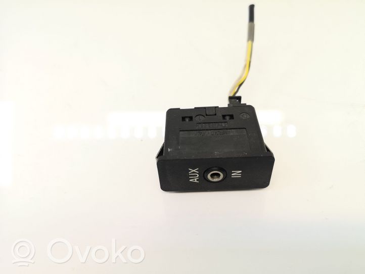 Mini One - Cooper Clubman R55 Câble adaptateur AUX 6930561