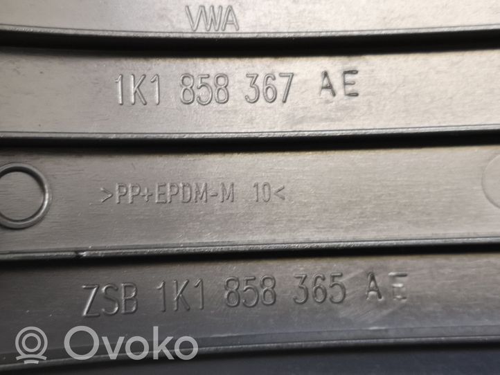 Volkswagen Golf V Panelės apdailos skydas (apatinis) 1K1858367AE