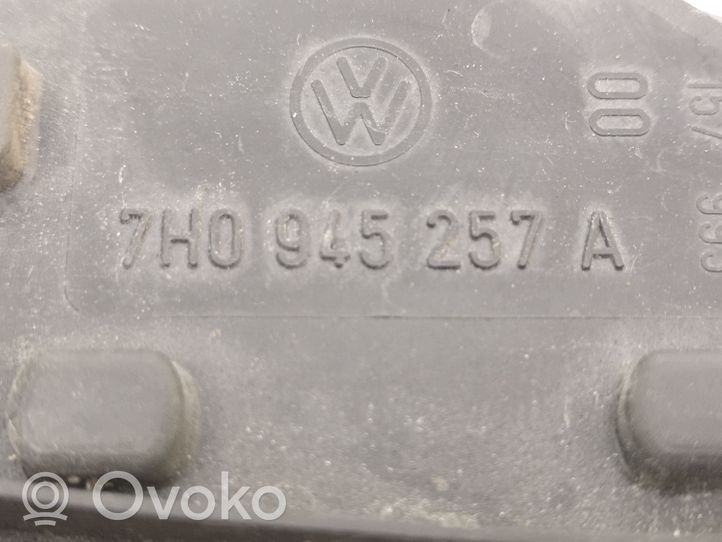 Volkswagen Transporter - Caravelle T5 Galinio žibinto detalė 7H0945257A