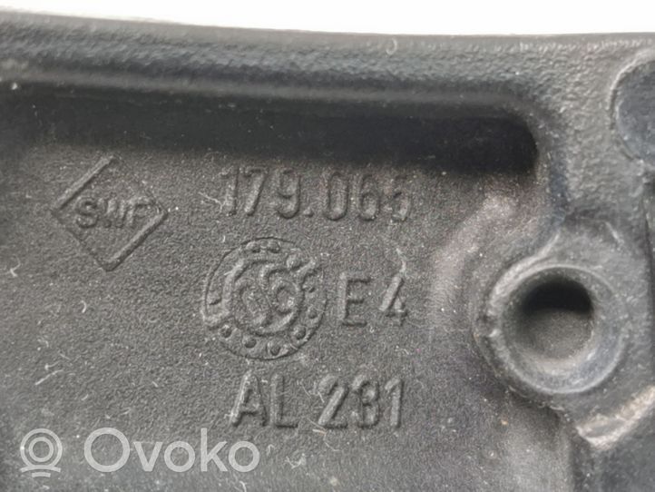 Opel Zafira B Priekinio stiklo valytuvų kojelė 13145563