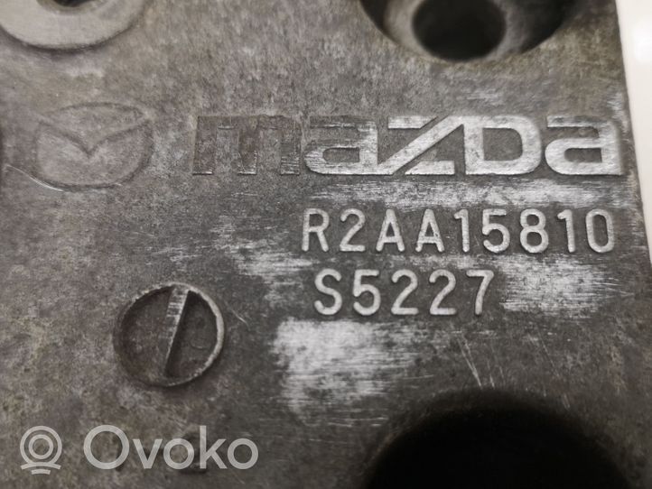 Mazda 6 Gaisa kondicionēšanas kompresora stiprinājums R2AA15810
