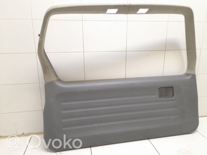 Suzuki Grand Vitara I Takaluukun alaosan verhoilusarja 8377165D1