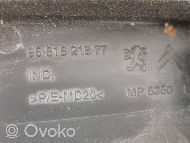 Peugeot 308 Takaluukun alaosan verhoilusarja 9681640277