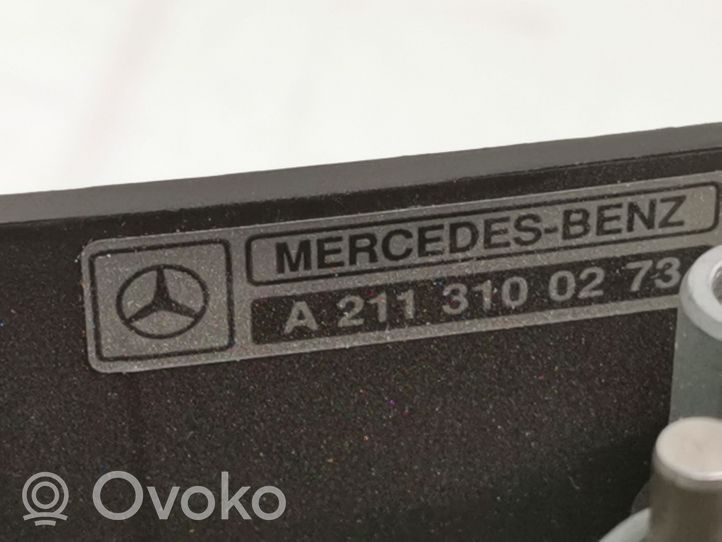 Mercedes-Benz E W211 Interruttore per barra di traino a scomparsa A2113100273