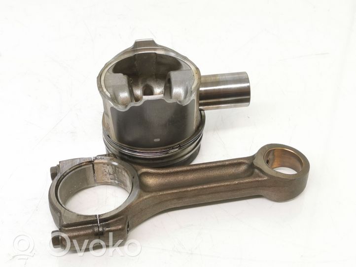 Renault Trafic II (X83) Piston avec bielle 080315