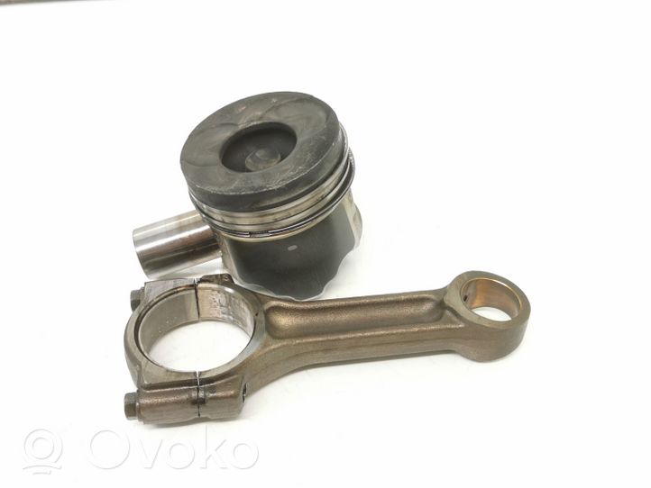 Renault Trafic II (X83) Piston avec bielle 080315