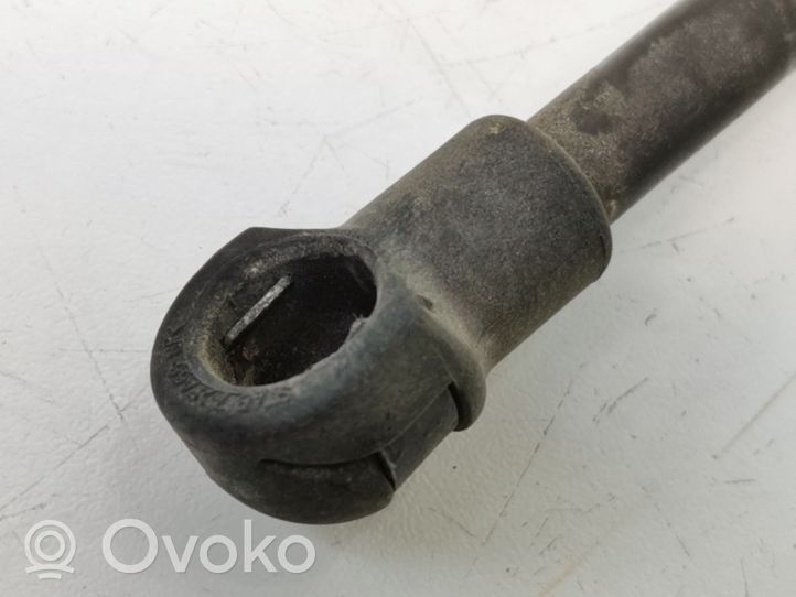 Toyota Avensis T250 Puntone del portellone posteriore 6896005073