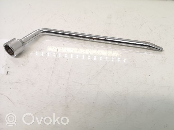 Toyota Avensis T250 Wheel nut wrench 