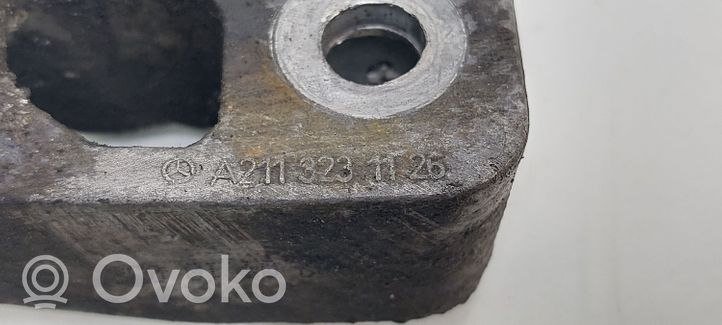 Mercedes-Benz E W211 Mocowanie stabilizatora osi przedniej A2113231126