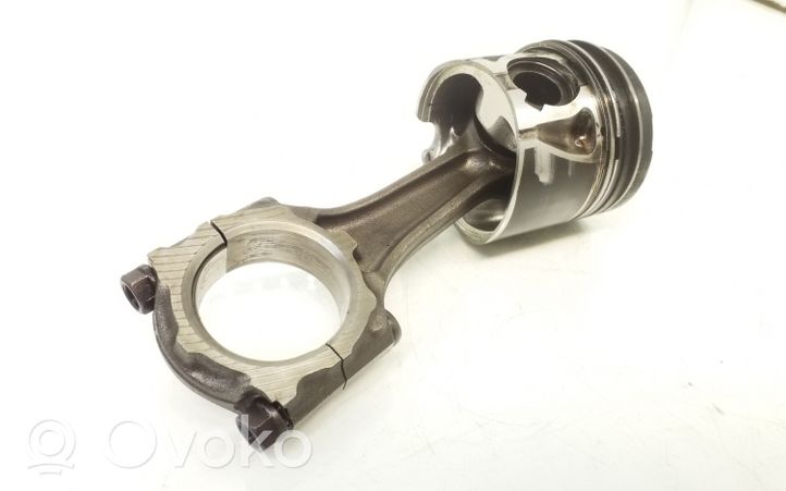 Opel Zafira B Piston avec bielle P899