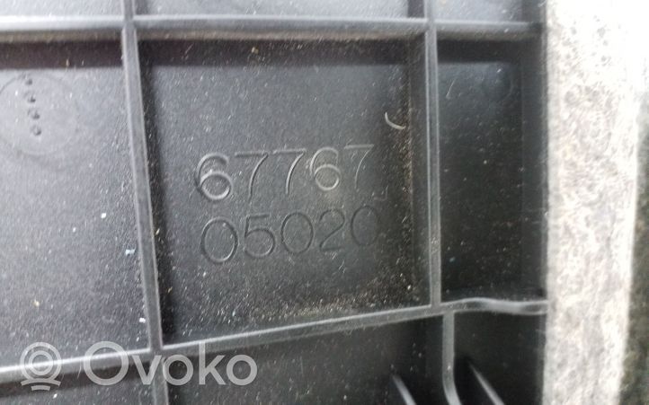 Toyota Avensis T250 Takaluukun alaosan verhoilusarja 6775905010