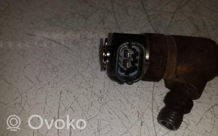 Opel Combo D Injecteur de carburant 0445110351