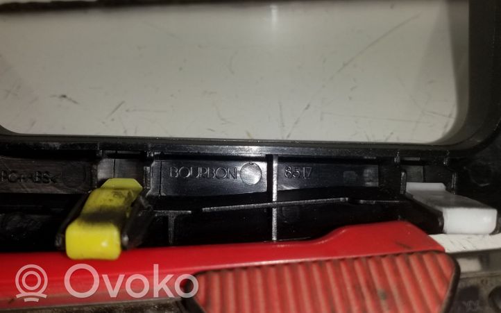 Toyota Avensis T250 Radion/GPS-laitteen pääyksikön kehys 8517