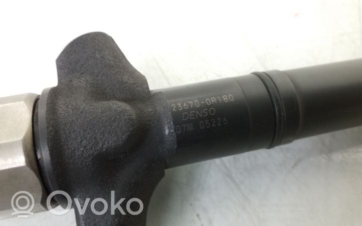 Toyota Avensis T250 Fuel injector 236700R180