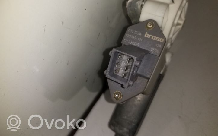 Toyota Avensis T250 Mécanisme de lève-vitre avec moteur 0130822031