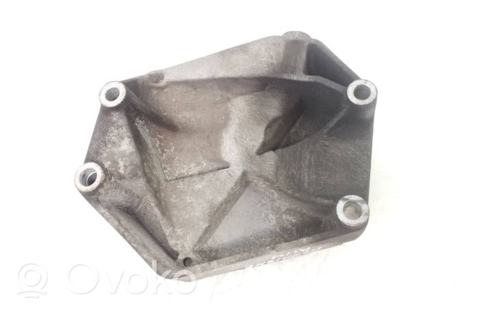 Opel Vectra C Staffa di montaggio del compressore dell’A/C 55210423