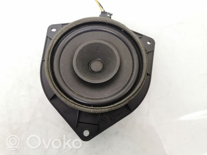 Toyota Avensis T250 Enceinte de porte arrière 8616002380