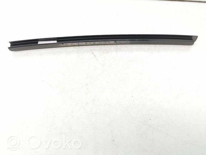 Mercedes-Benz GLE (W166 - C292) Rivestimento modanatura del vetro della portiera posteriore A1667300119