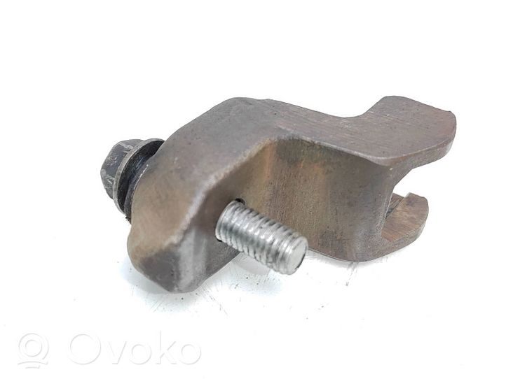 Toyota Avensis T250 Support de pince d'injecteur de carburant 