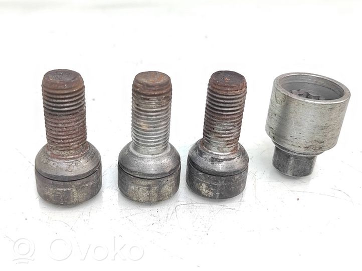 Volkswagen PASSAT B8 Anti-theft wheel nuts and lock 