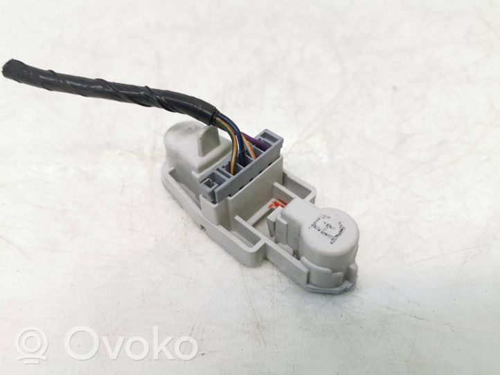 Ford Mondeo MK IV Cubierta del soporte de la lámpara de la luz trasera 7S7113N004A