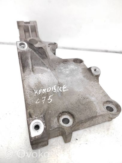 Volkswagen PASSAT B6 Staffa di montaggio del compressore dell’A/C 03g903143F