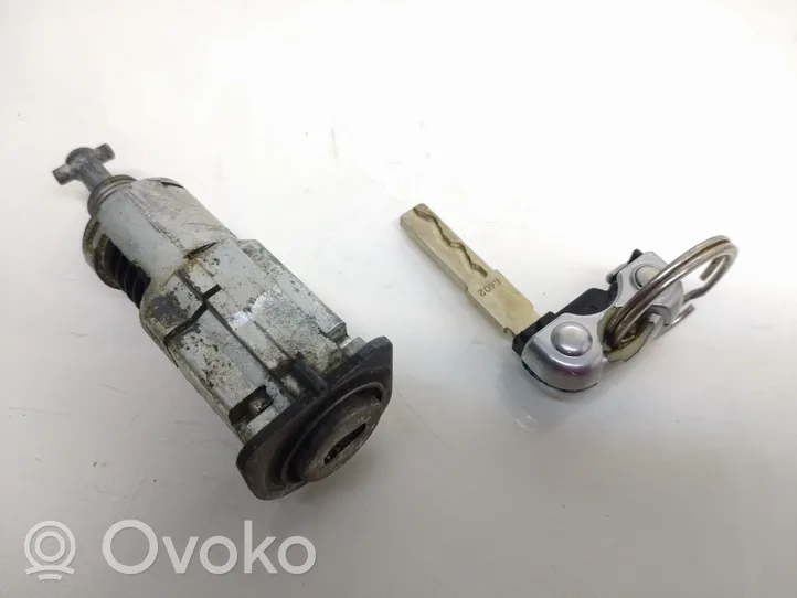 Alfa Romeo 159 Front door lock (next to the handle) A602