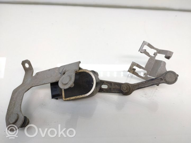 Mercedes-Benz EQC Capteur de hauteur de suspension arrière A0009053704