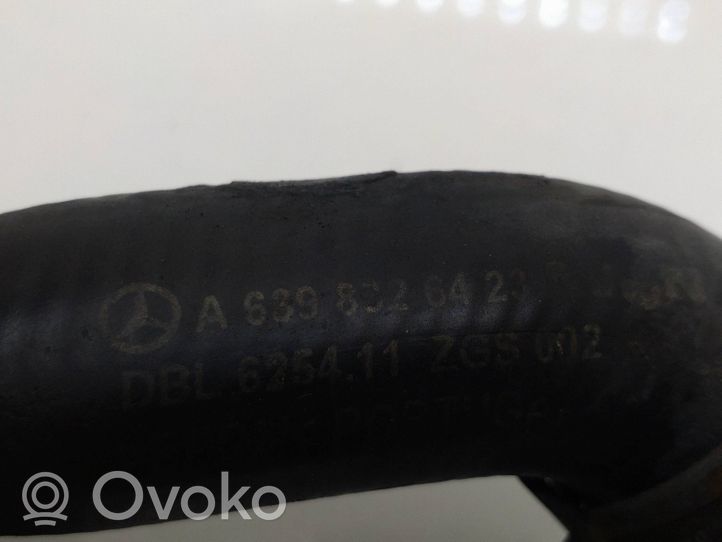 Mercedes-Benz Vito Viano W639 Moottorin vesijäähdytyksen putki/letku A6398326423