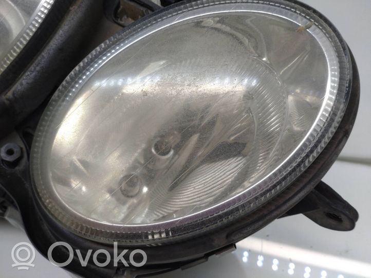 Mercedes-Benz E W211 Lampa przednia A0028202426