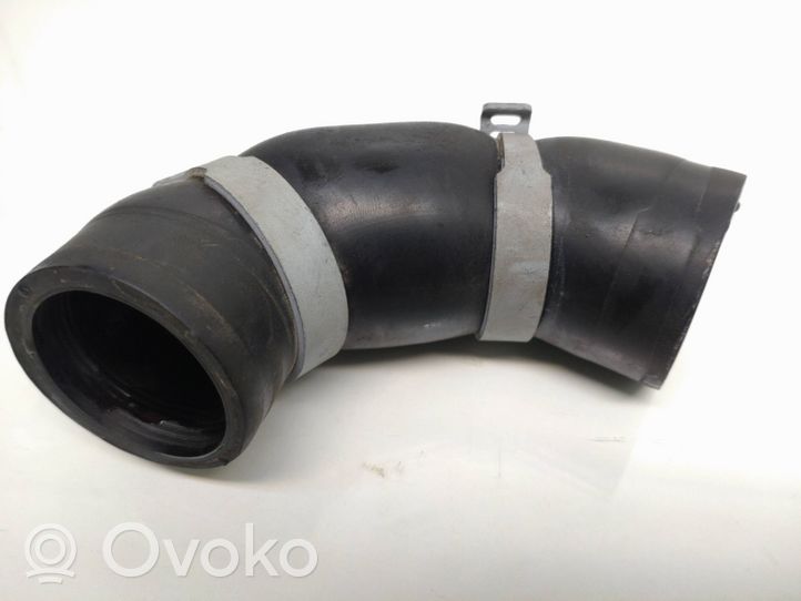 Volkswagen Tiguan Tube d'admission de tuyau de refroidisseur intermédiaire 04L131525J