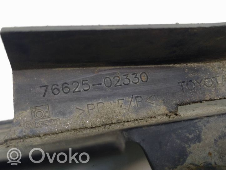 Toyota Auris E180 Takaroiskeläppä 7662502330