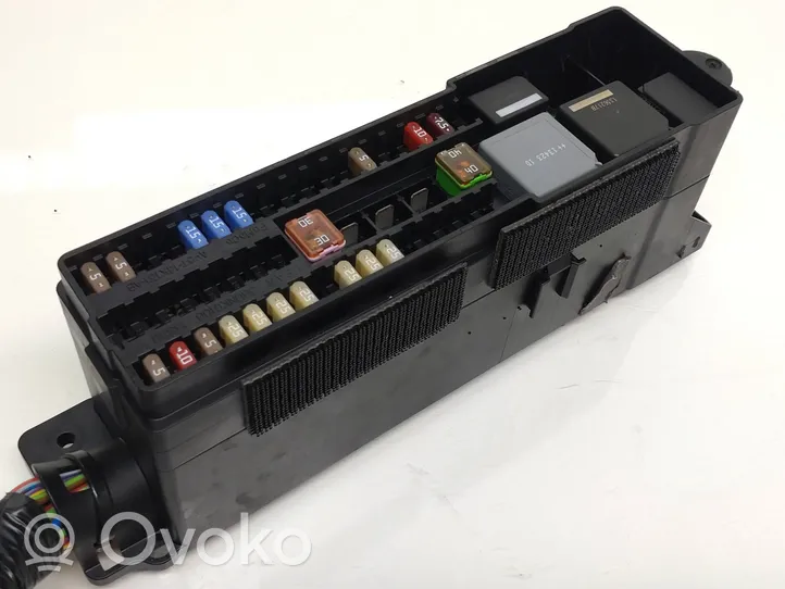 Ford Focus Fuse module AV6T14K131AB