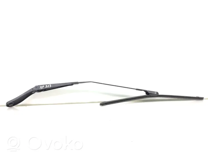 Volvo XC70 Front wiper blade arm 30796038