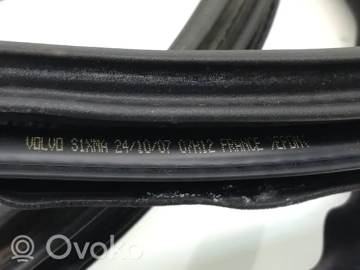 Volvo XC70 Front door rubber seal 