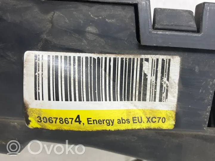 Volvo XC70 Передняя укрепление бампера 30678674