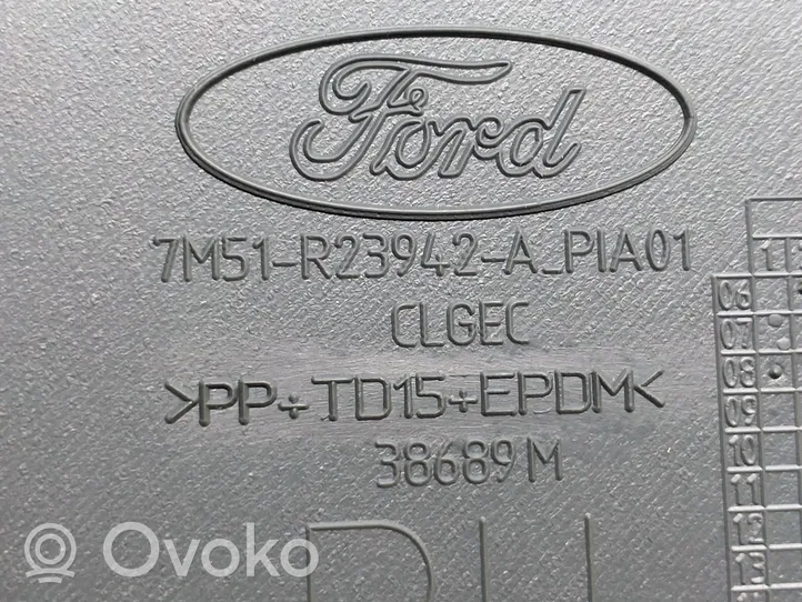 Ford Kuga I Boczki / Poszycie drzwi przednich 7M51R23942A