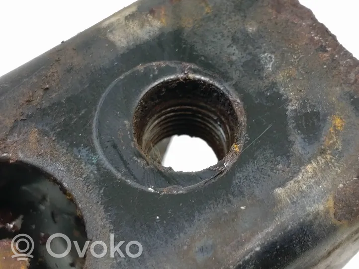 Toyota Auris E180 Supporto della scatola del cambio 309e07