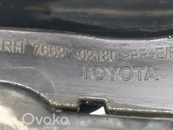 Toyota Auris E180 Eturoiskeläppä 7662102180