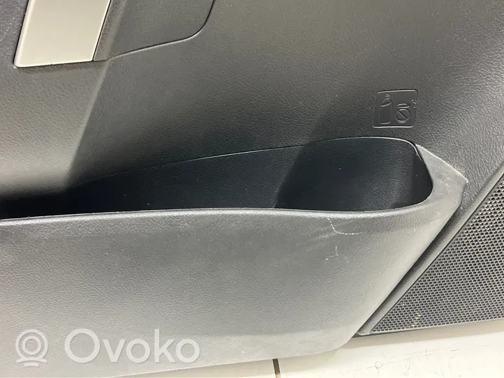 Toyota Auris E180 Rivestimento del pannello della portiera anteriore 6777802280