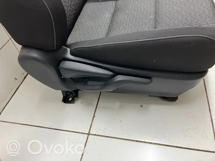 Toyota Auris E180 Priekinė keleivio sėdynė 