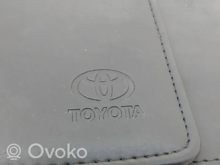 Toyota Auris E180 Instrukcja obsługi 